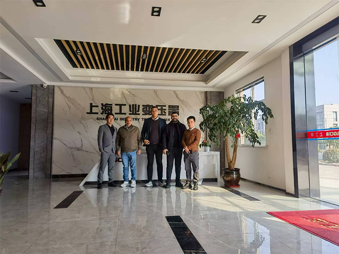 Dengan Hangat dan Tulus Menyambut Klien Mesir untuk Mengunjungi Lokakarya Kami Secara Fisik!